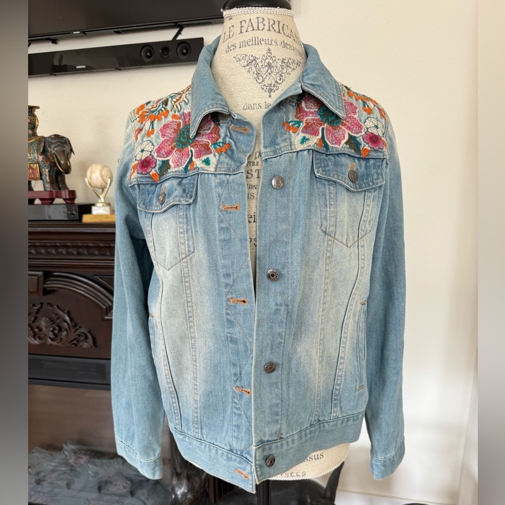 Johnny Was Embroidered Denim Jacket size Large